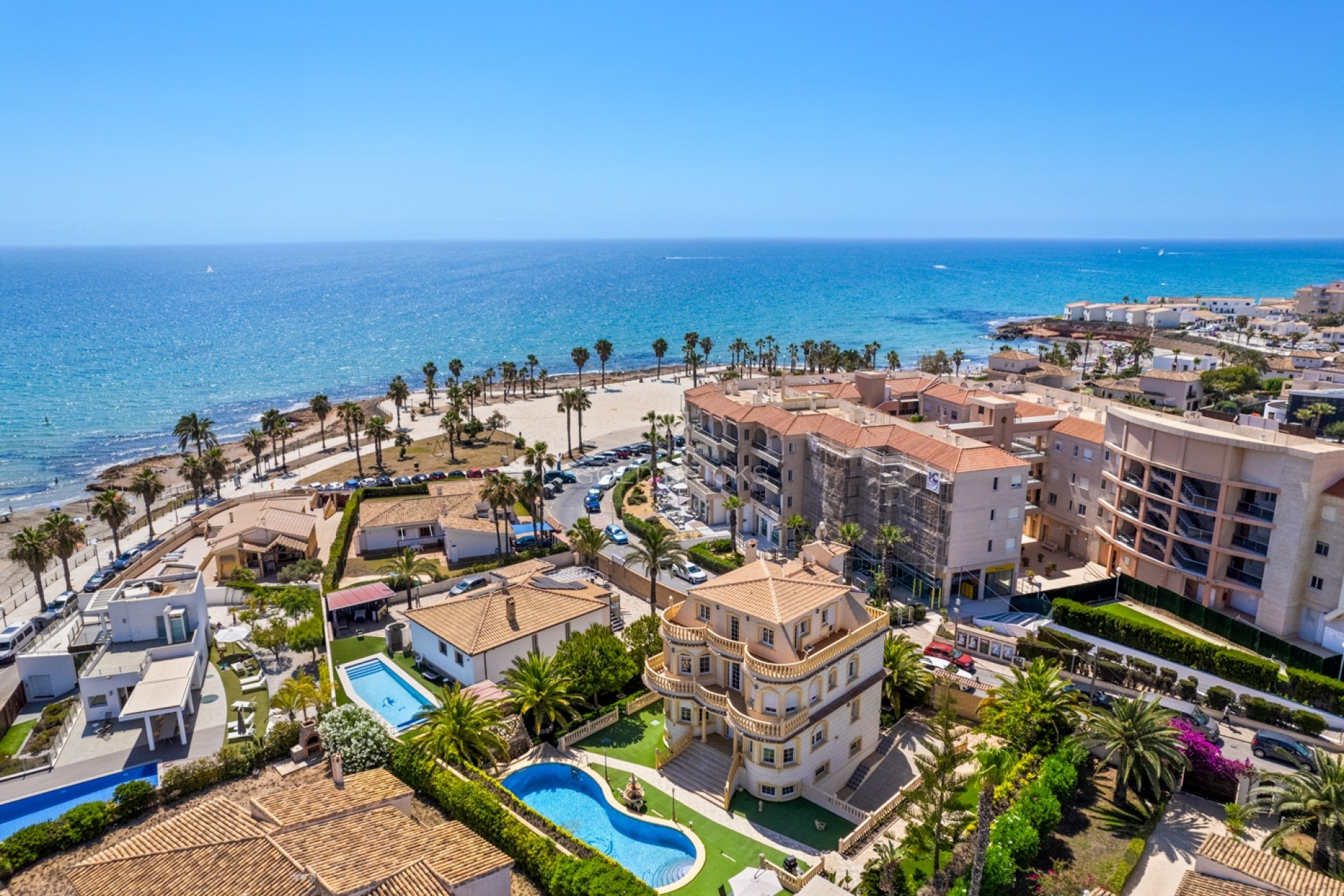 Vista aérea de la costa de Playa Flamenca y Orihuela Costa
